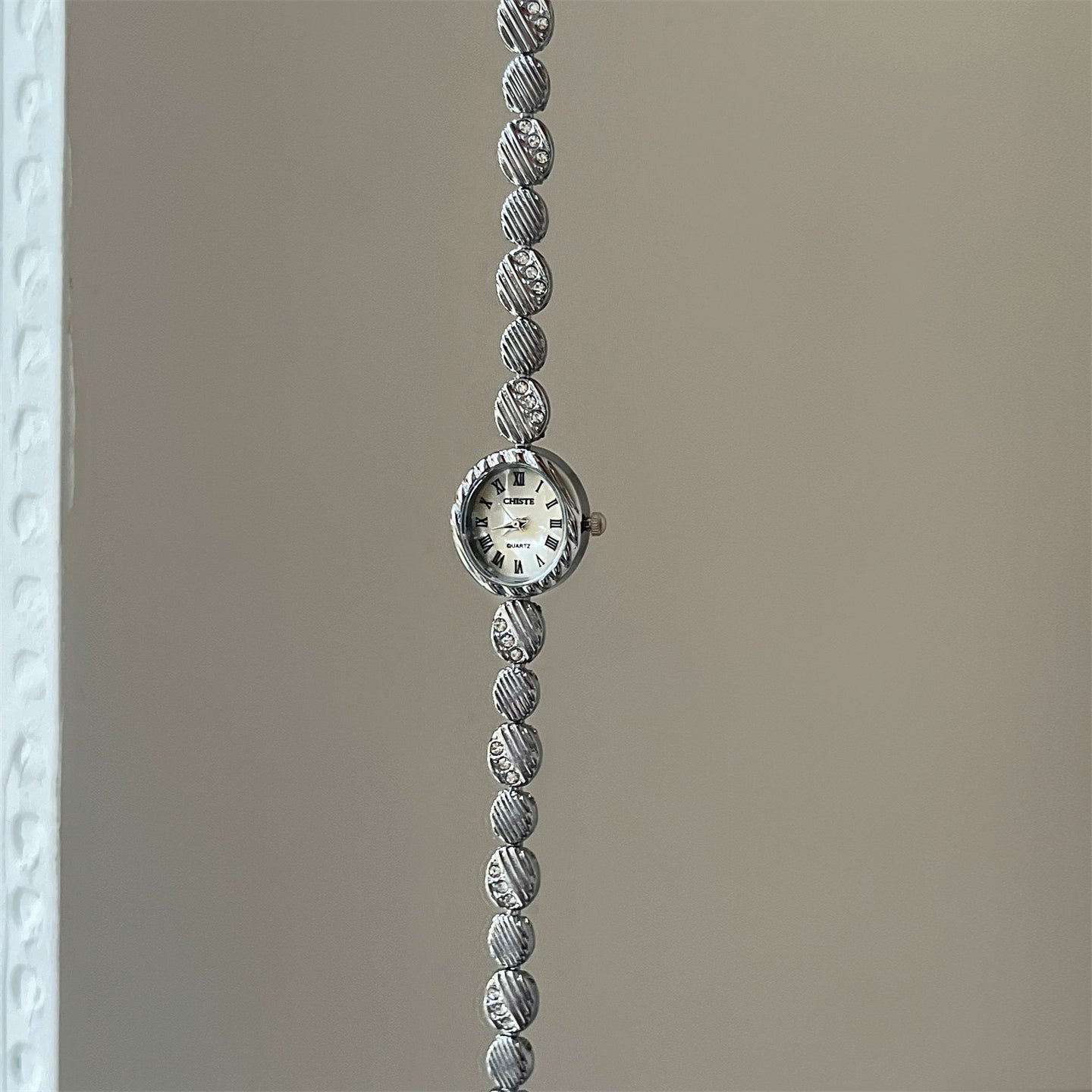 Dayami Square Dial Watch - Silver Strap White Dial (Oval Roman Frosted Bracelet) [3JKSWHTU]
