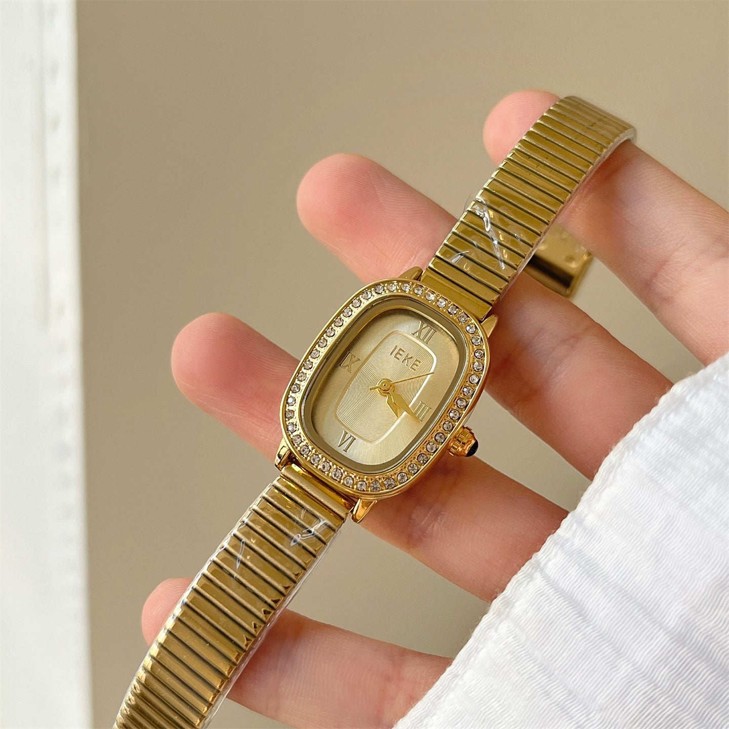 Auden Oval Sparkle Watch - Gold Band, Gold Dial [F4AA8RXA]