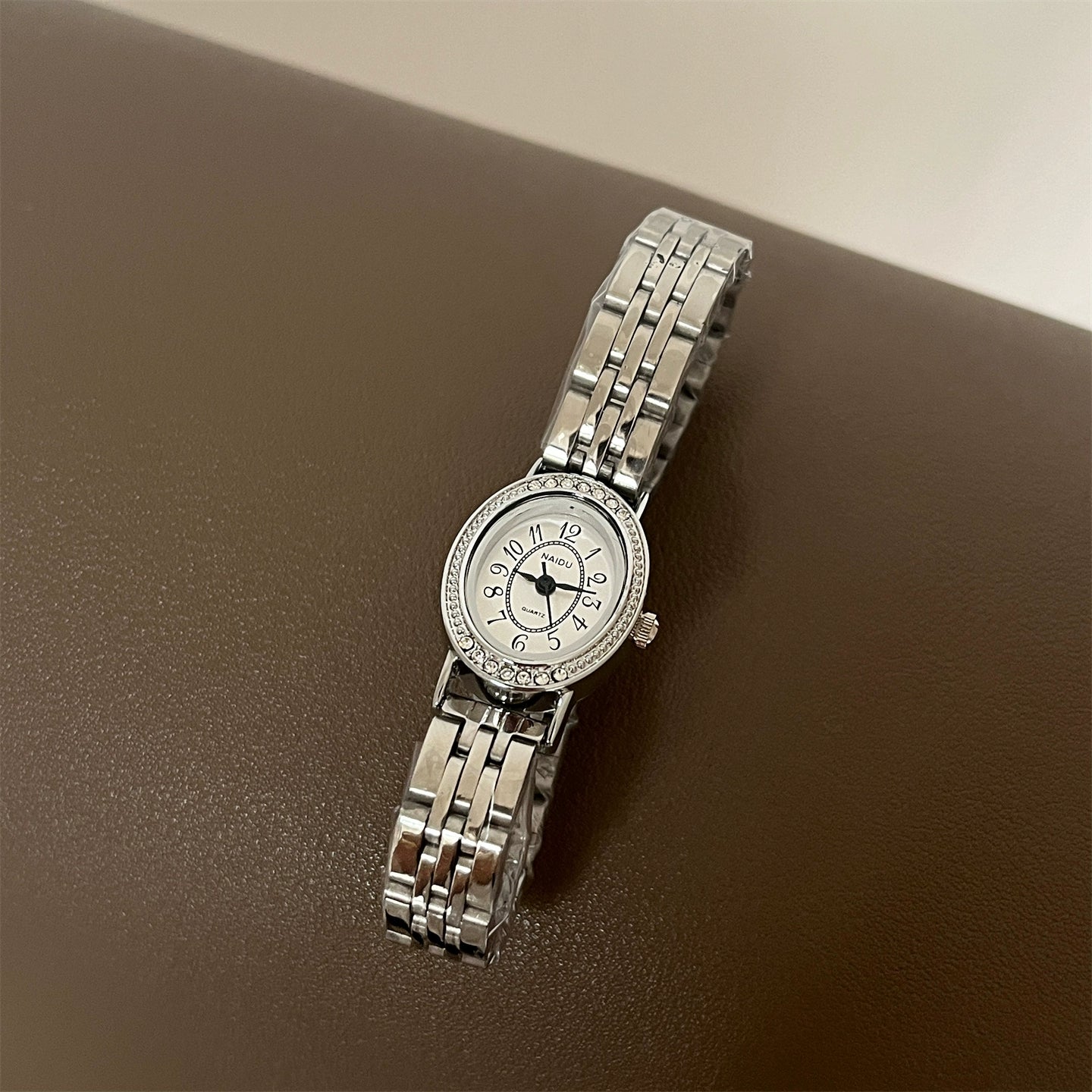 Kamrynn Dazzling Mesh Watch - Silver Band, White Dial (Steel) [YONSWBSM]