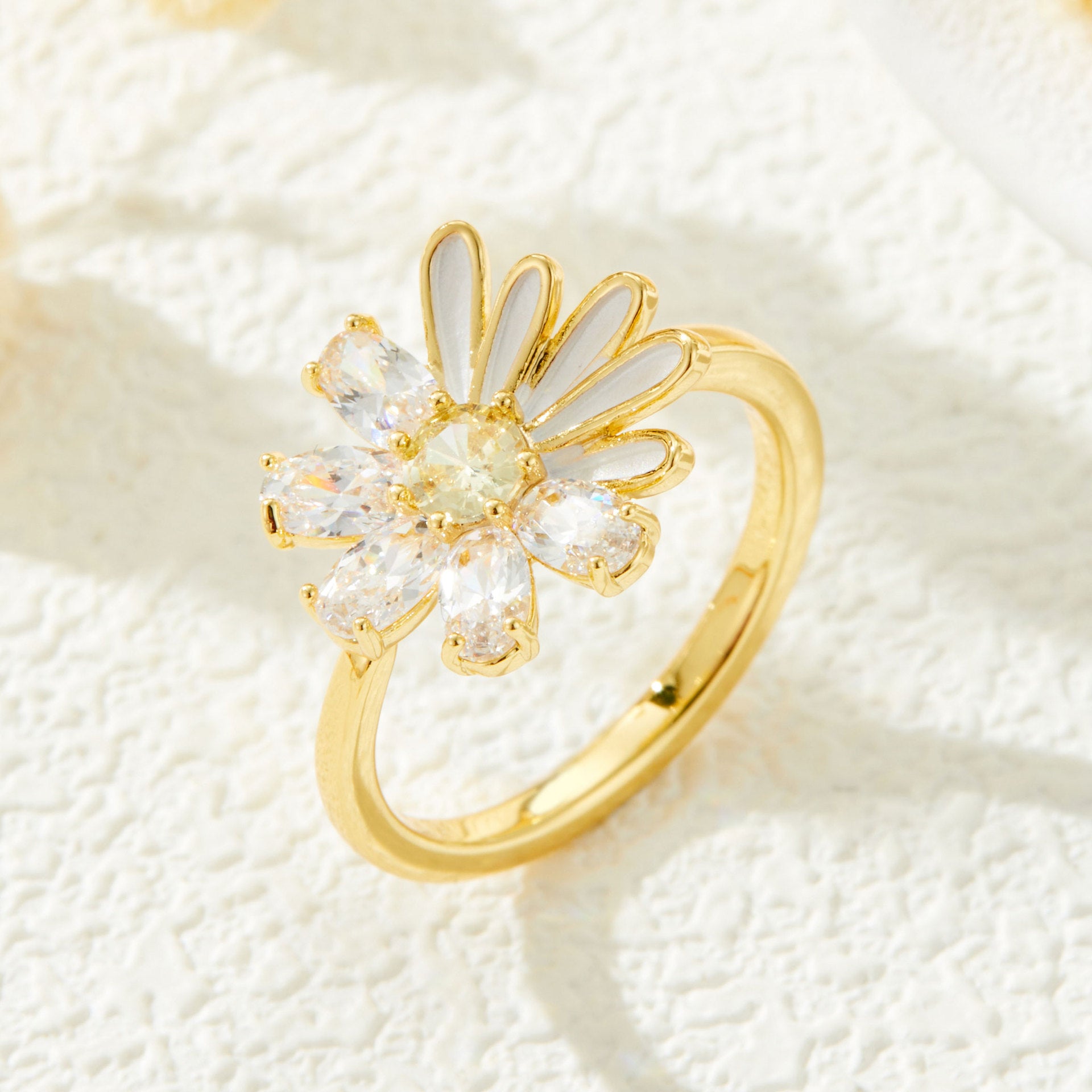 Amarah Dainty Daisy Ring - R17549M223 [HVSL6ZM9]