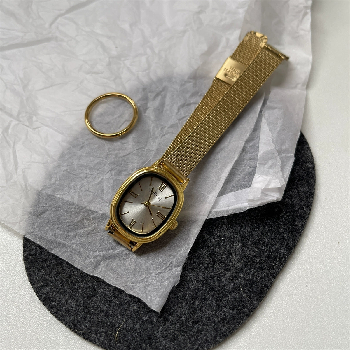 Jacy Oval Gold Watch - Gold Strap White Face [LYBUJP8H]