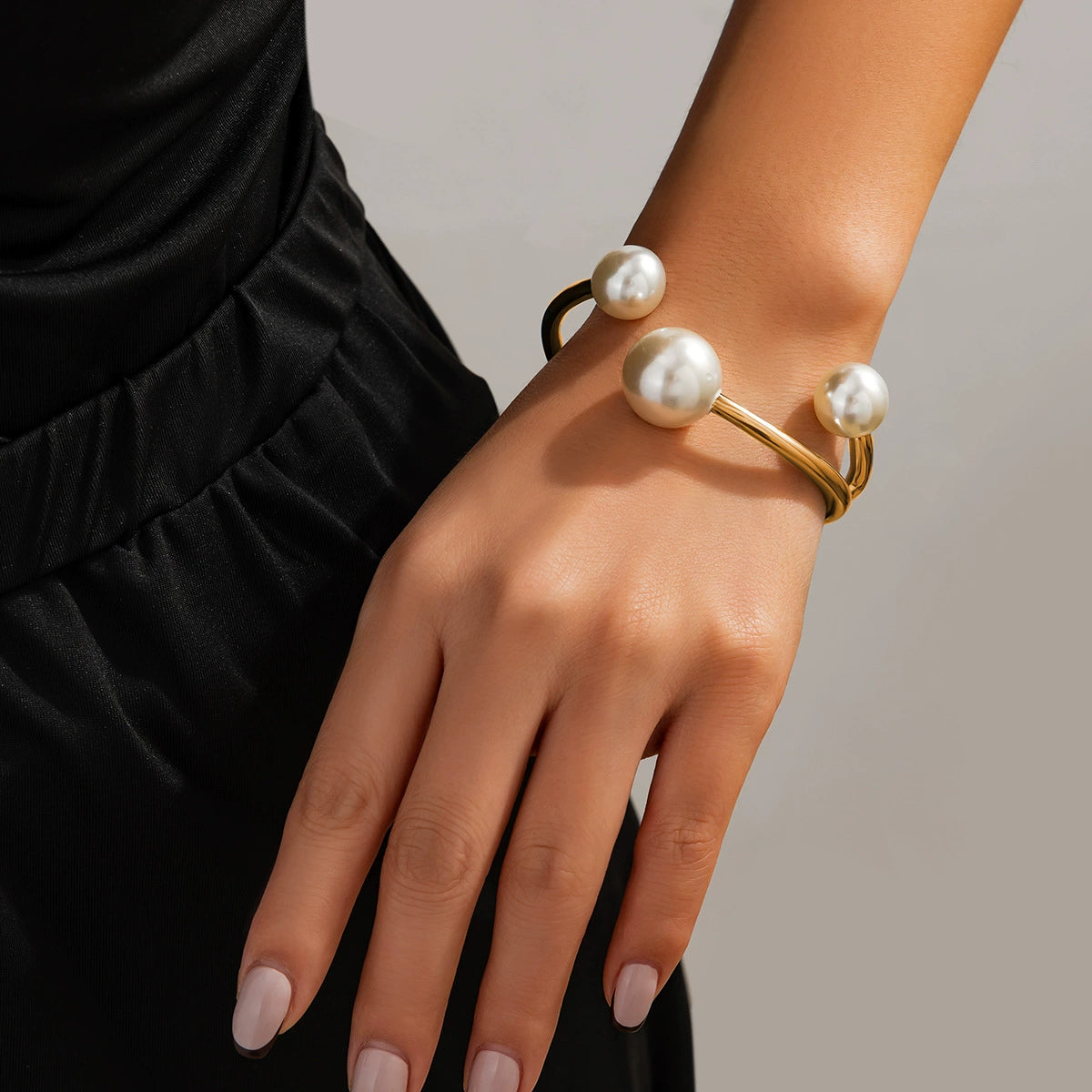 Jaleigha Asymmetrical Pearl Cuff Bracelet - Gold 2675 [26WDQFBD]