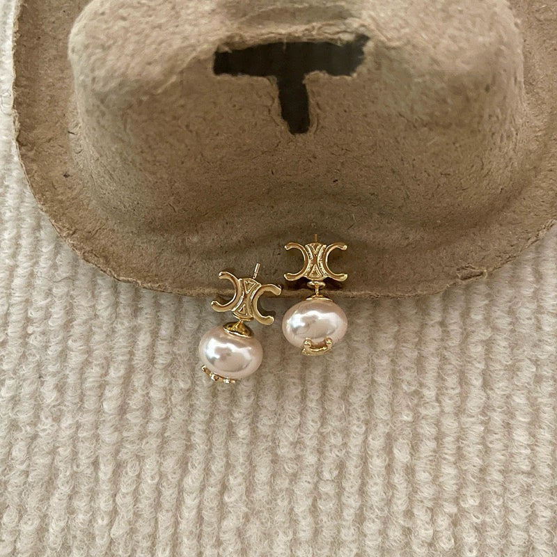 Ardyn Puffed Letter Pearl Earrings - Gold