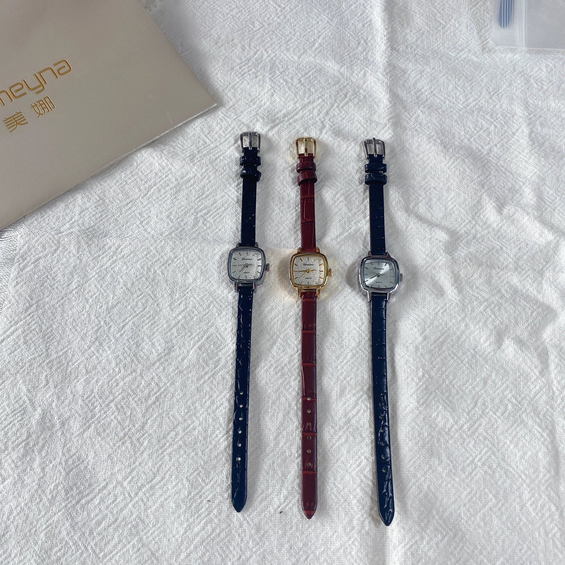 Yatziry Vintage Gold Tone Watch - Milky White with Silver Strap