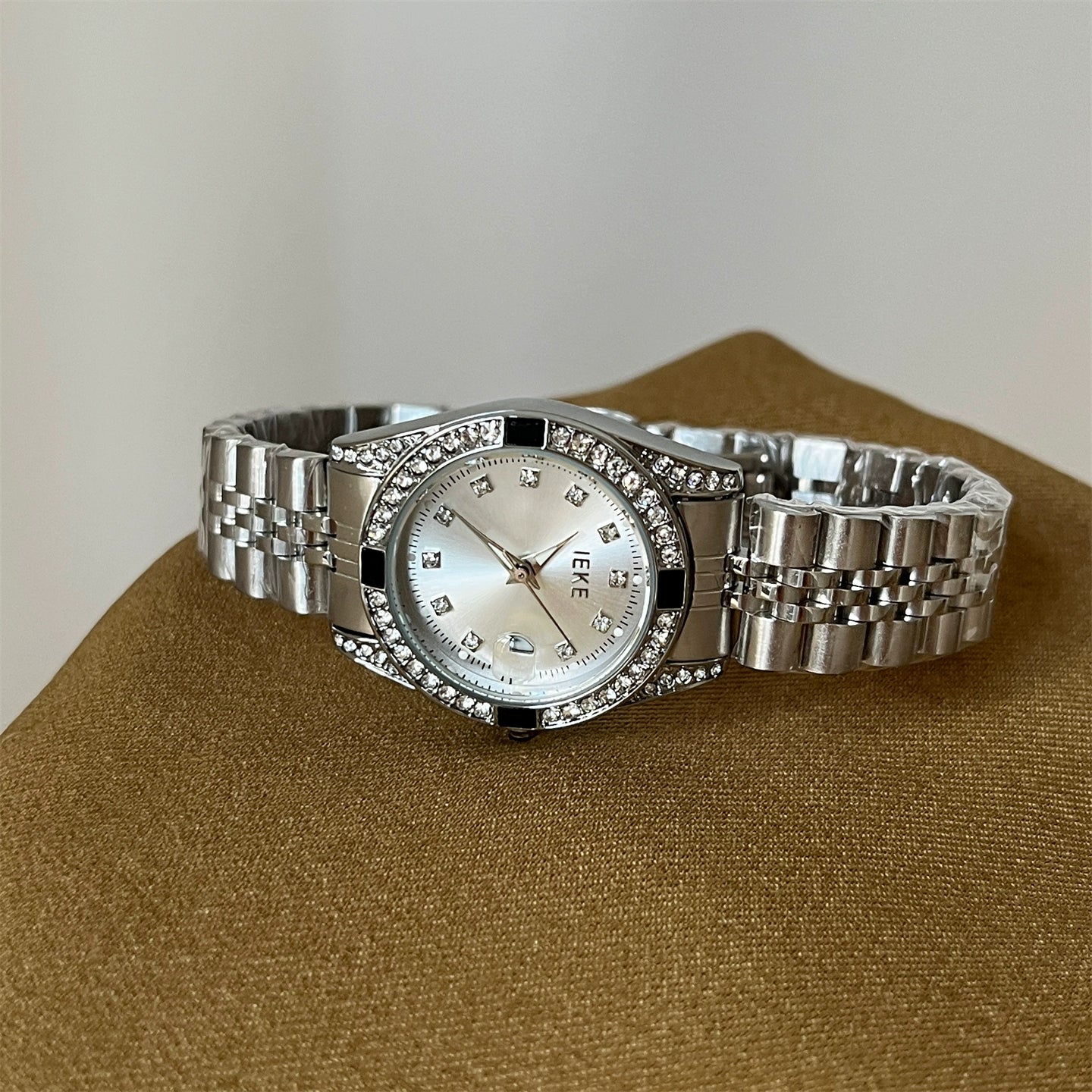 Jaslene Diamond Steel Watch - Silver Band, White Face [GNKOW9NS]