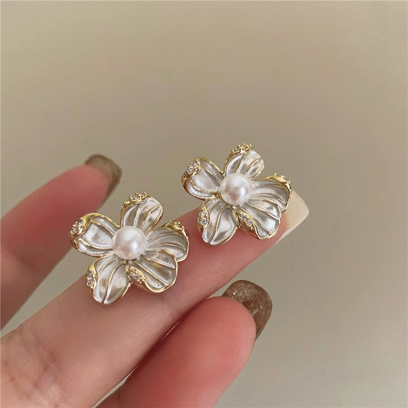 Leticia Pearl Blossom Studs - Pearl Flower Silver Needle [5B7SNO3O]