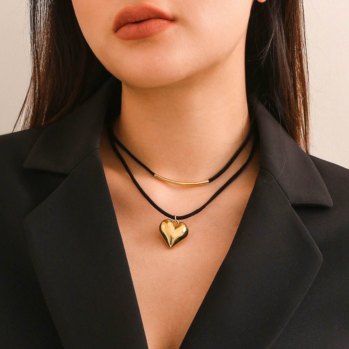 Janyah Velvet Heart Choker Necklace - Gold [DAJARQ1A]