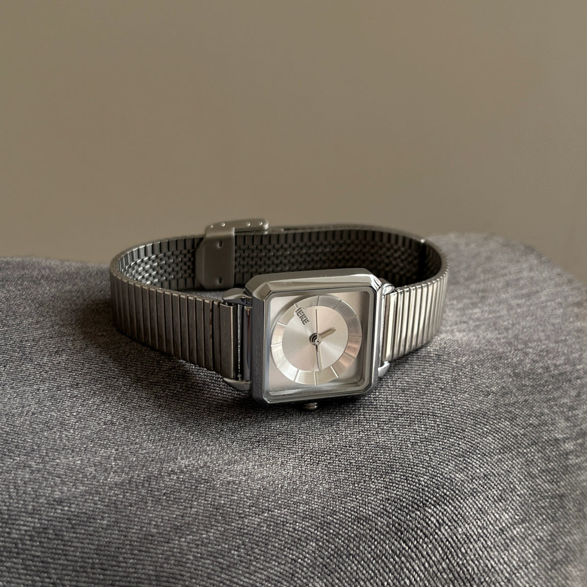 Amahia Retro Bracelet Watch - Silver Metal Bracelet White Face [GL3PHRGR]