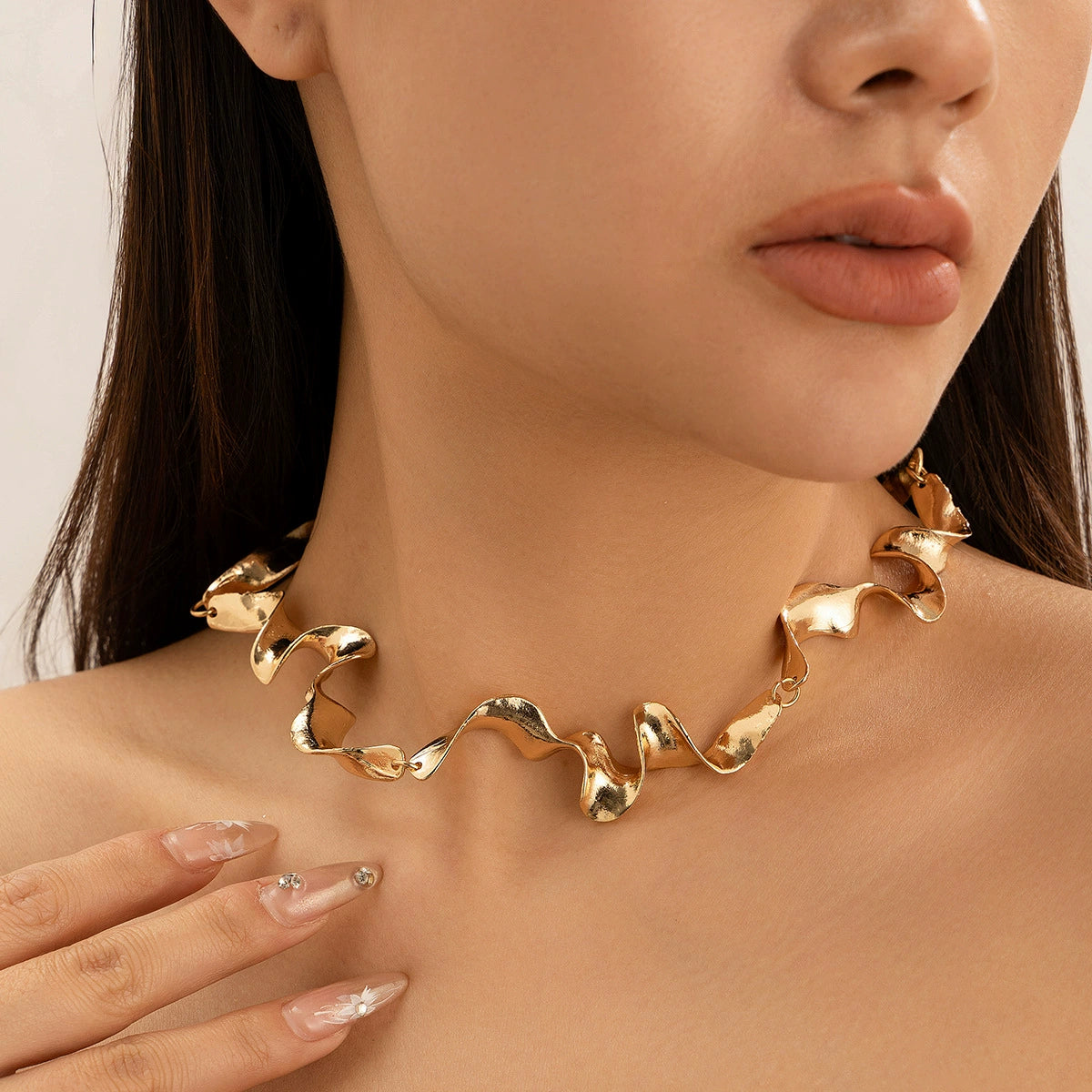 Yashvi Sculpted Metal Choker - 02 Choker - Gold [0QVVY2FS]