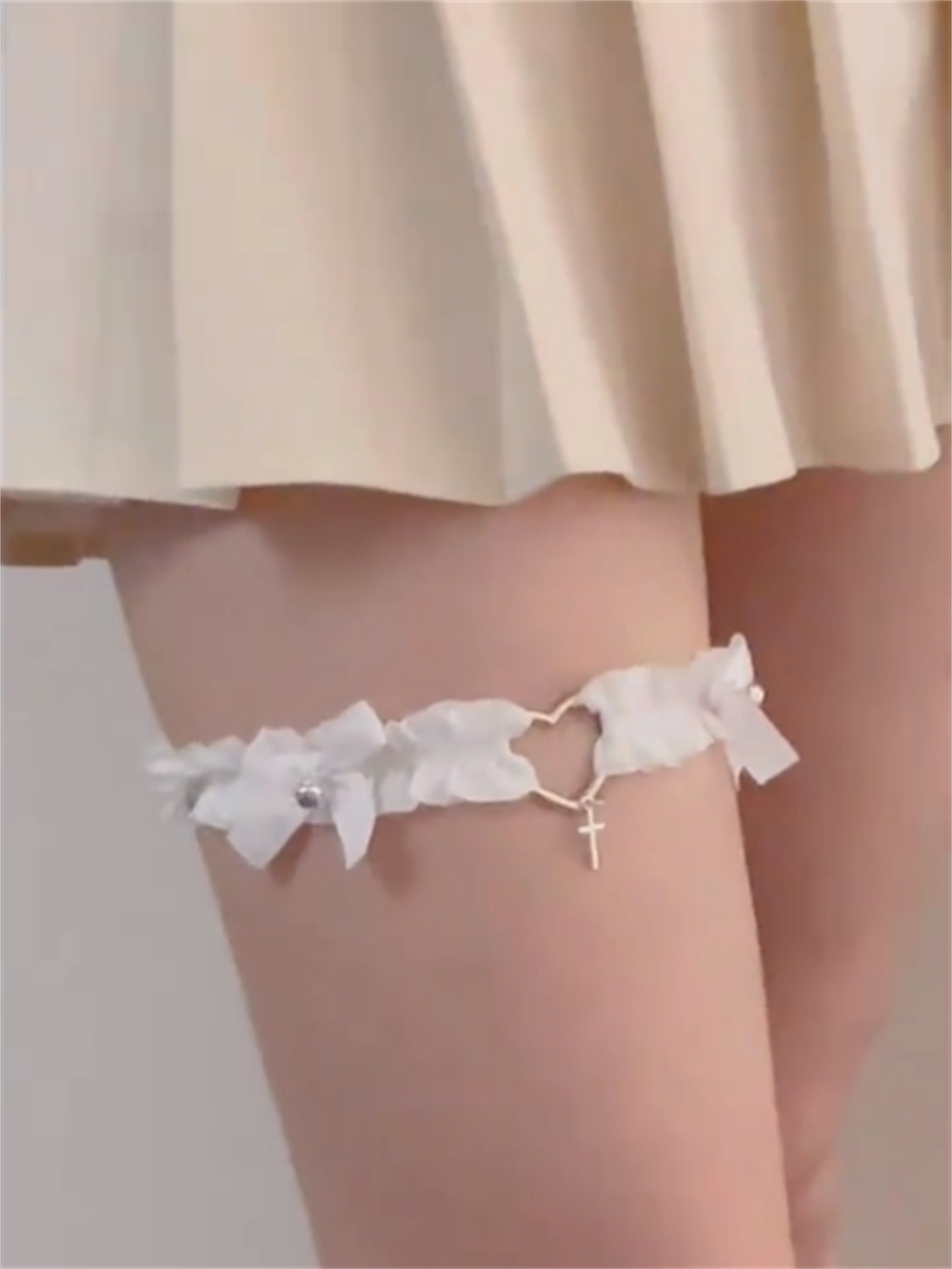 Kattleya Adorned Garter Chain - White