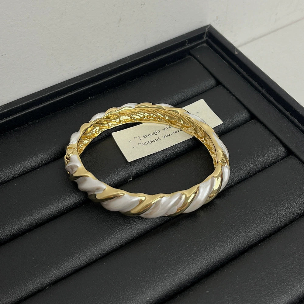 Juniper Vintage Enamel Cuff - Style B [BSGHRU5Q]