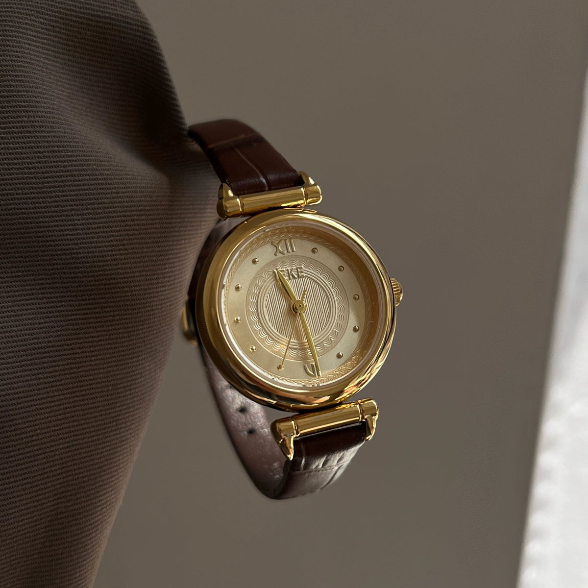Sullivan Vintage Slim Watch - Coffee Strap with Gold Dial [DIR479H3]