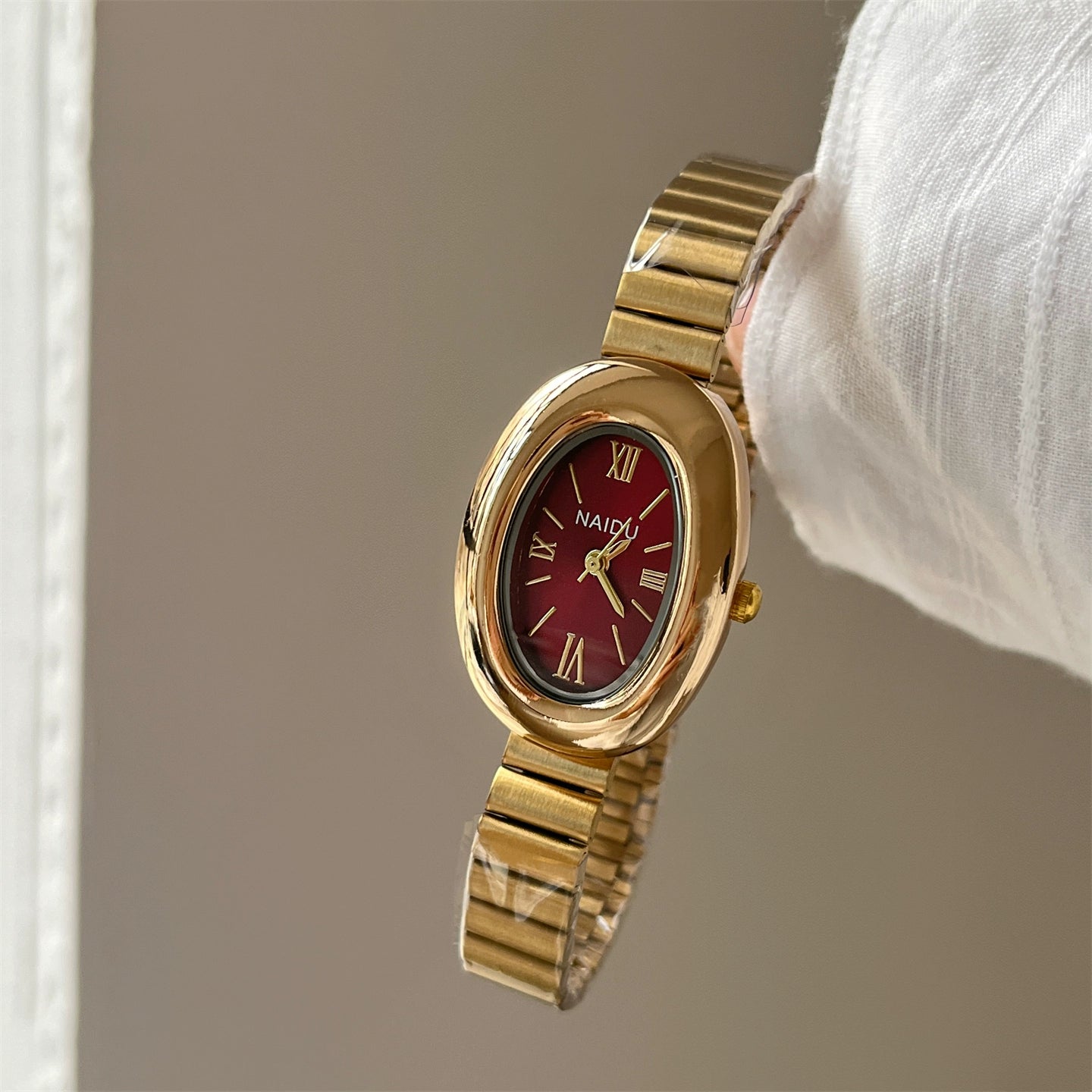 Elyzabeth Oval Retro Watch - Gold Bamboo Knot Half Roman Red Dial [D26REN5W]