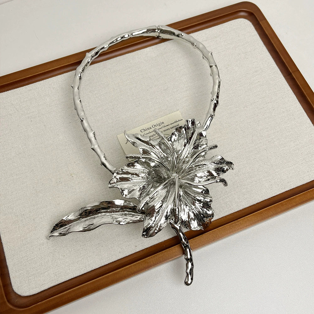 Maylani Lily Statement Necklace - Silver [YD18SGBF]