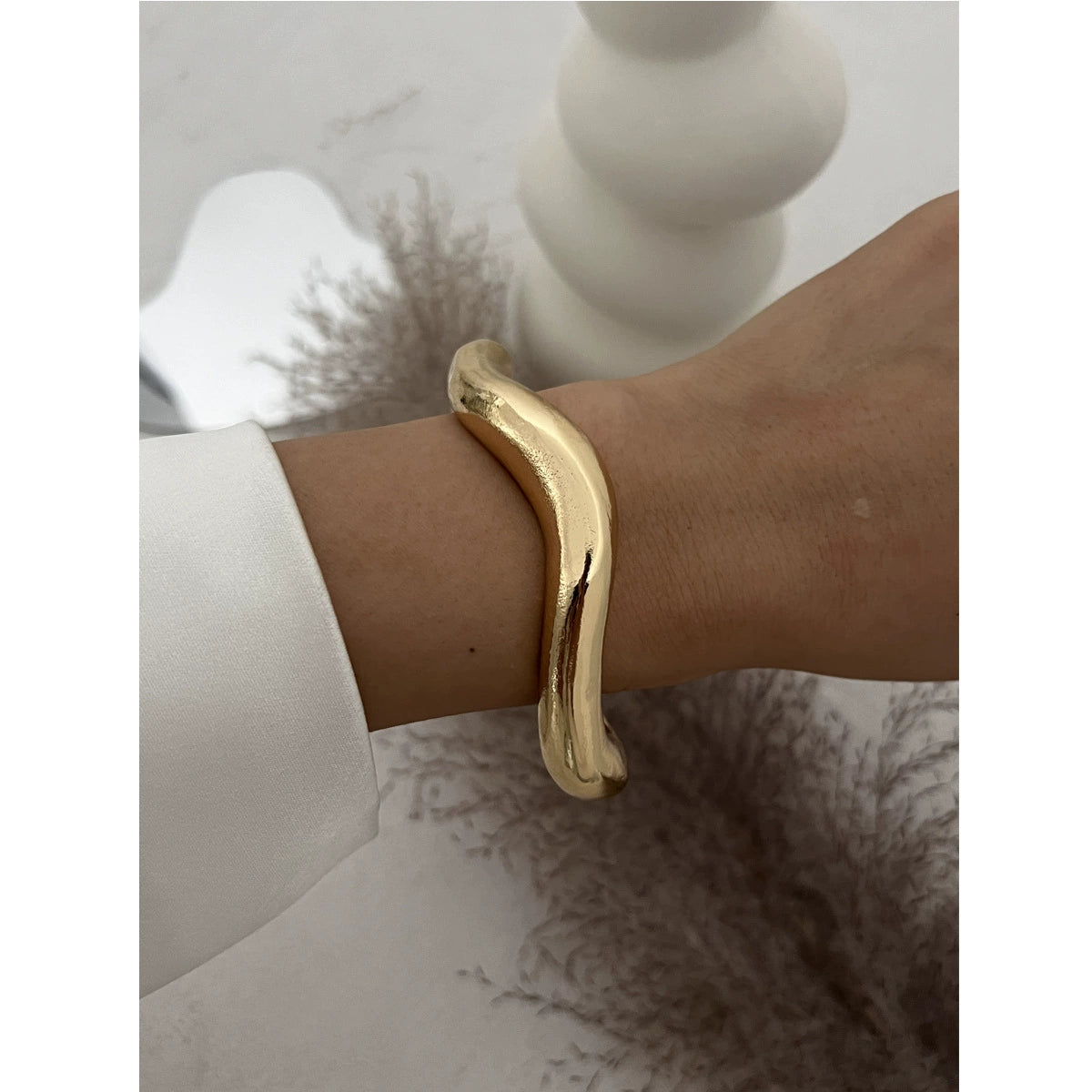 Thea Sculptural Cuff Bracelet - Light Gold (Design 03) [QJT5KDEZ]
