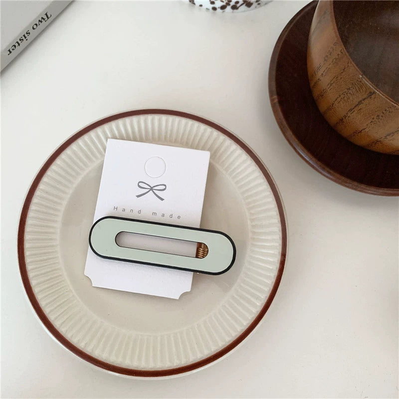Jenny Checkerboard Hair Clip - Hollow Oval White [MTMGVTRC]