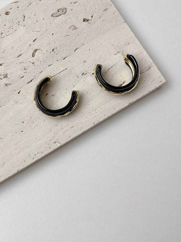 Emaan Hammered Enamel Bangle - Black Matching Earrings