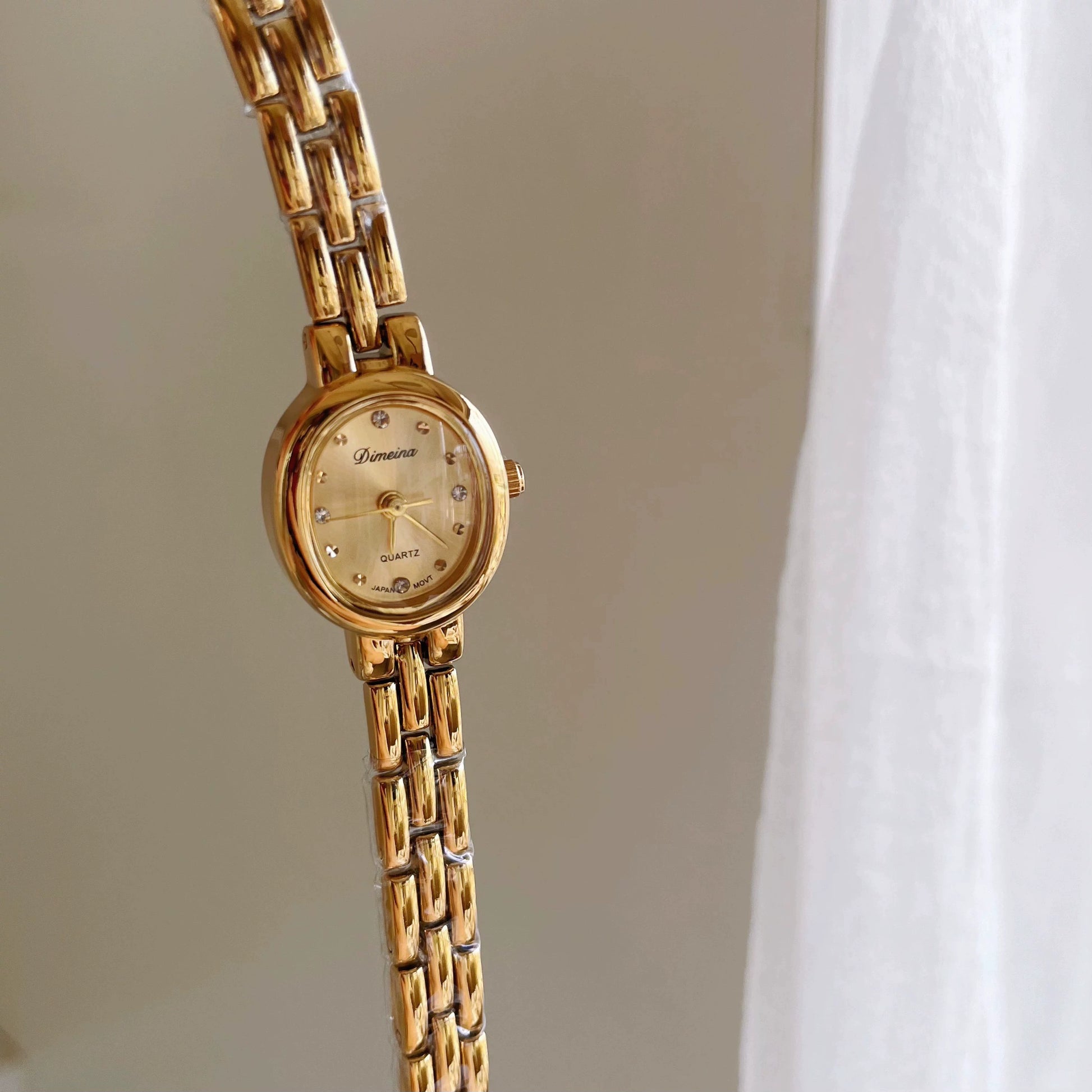 Shelbie Mini Gold Bracelet Watch - Oval Dial (Small) [HVXIU1IV]