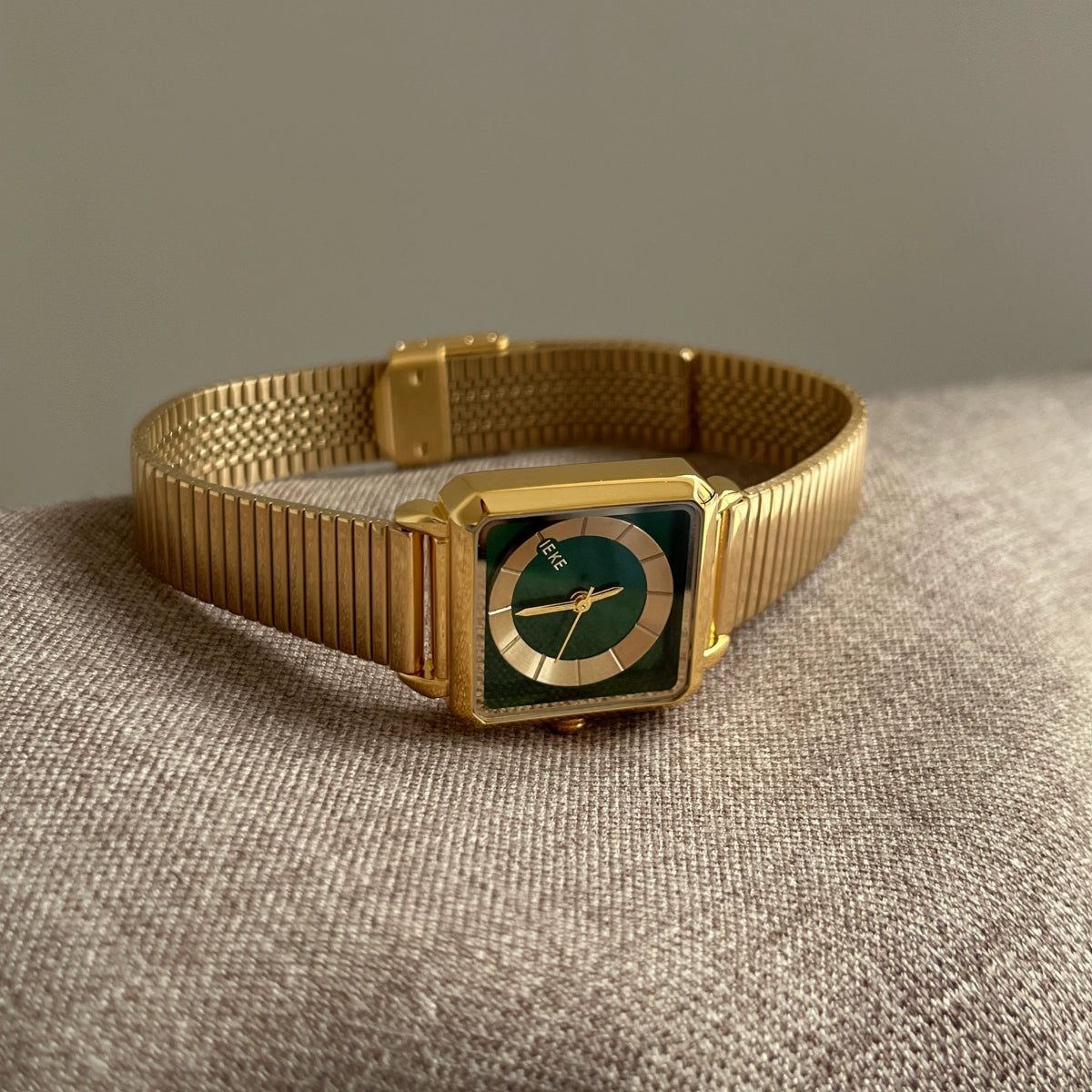 Amahia Retro Bracelet Watch - Gold Metal Bracelet Green Face [WJYEG7JJ]