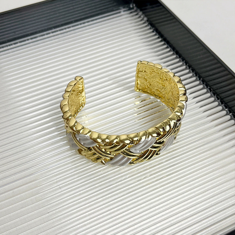 Zariya Gold Cuff Bracelet - Wide Band Cuff [F32EWMFU]
