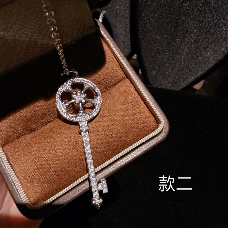 Kinslee Sparkling Key Necklace - Style Two [SMHAIUOR]