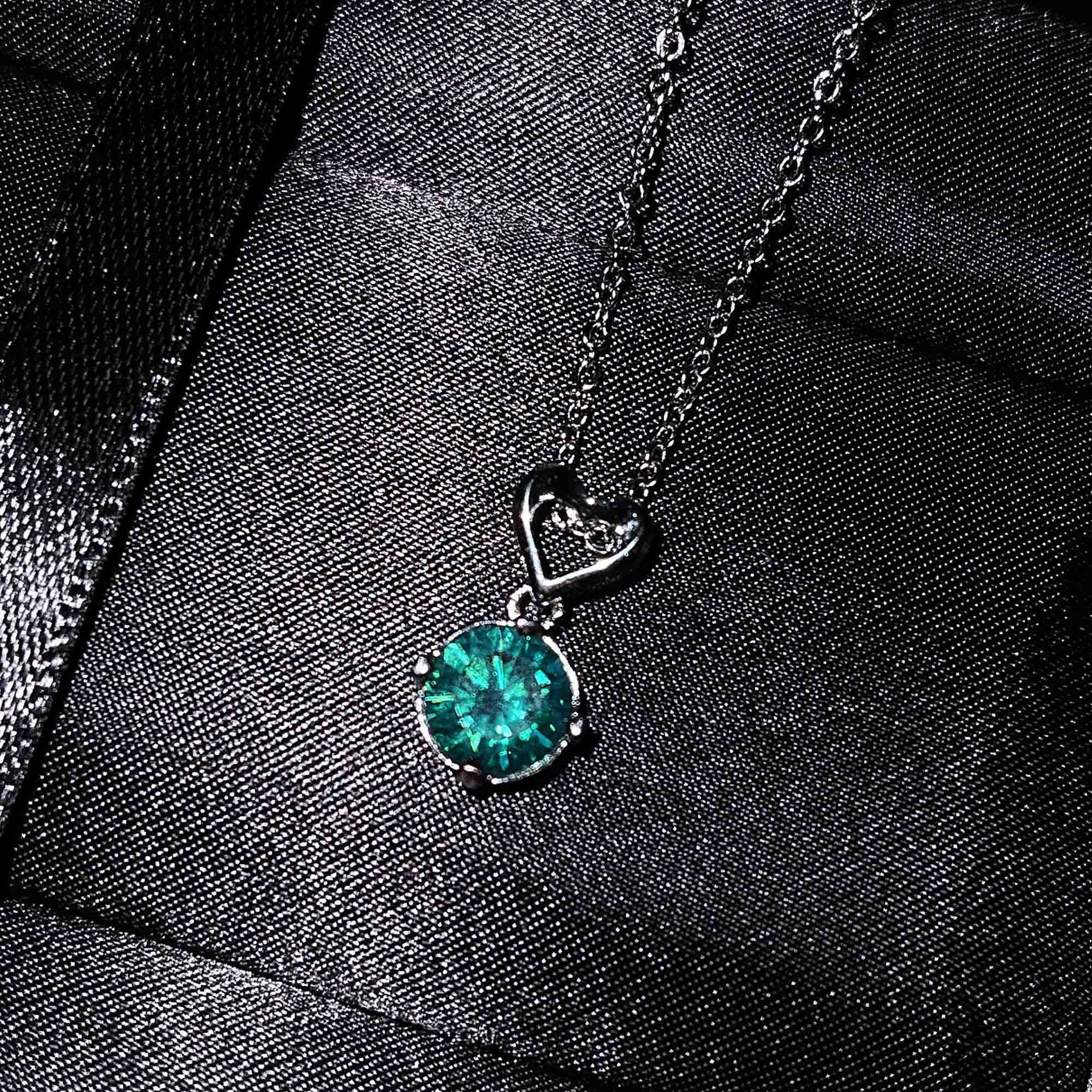 Gertrude Simulated Diamond Heart Necklace - Option 9: 2 Carat Pendant (Chain Not Included) [E4OMXPA5]