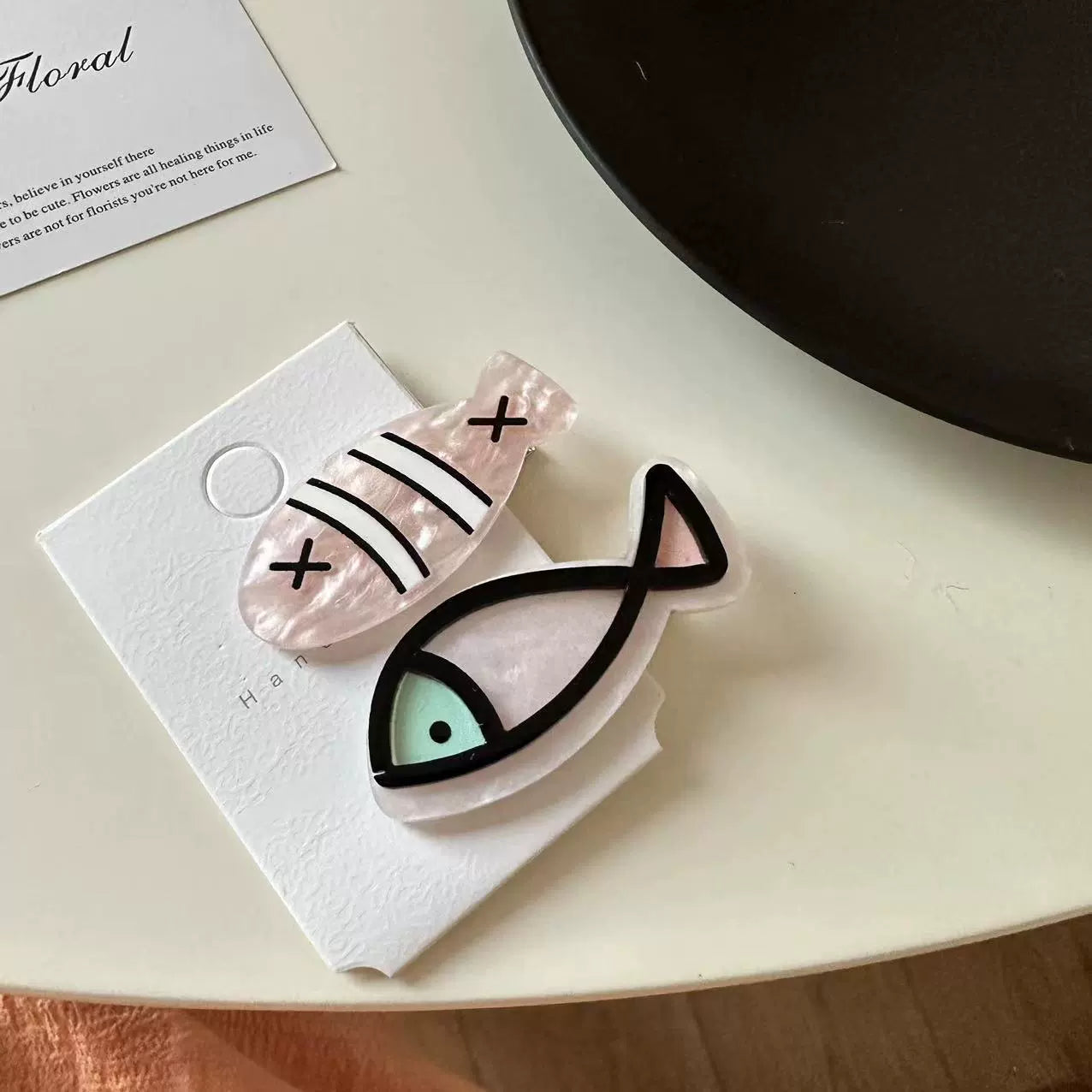 Camillia Whimsical Fish Clips - White Stripe Small Fish 2-Pack [QKTAHNK4]