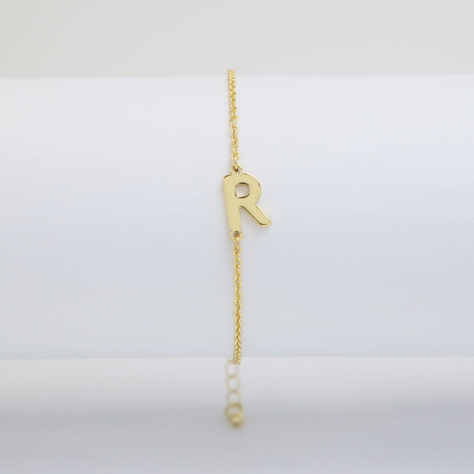 Janiah Dainty Initial Bracelet - R [EFYWVKJT]
