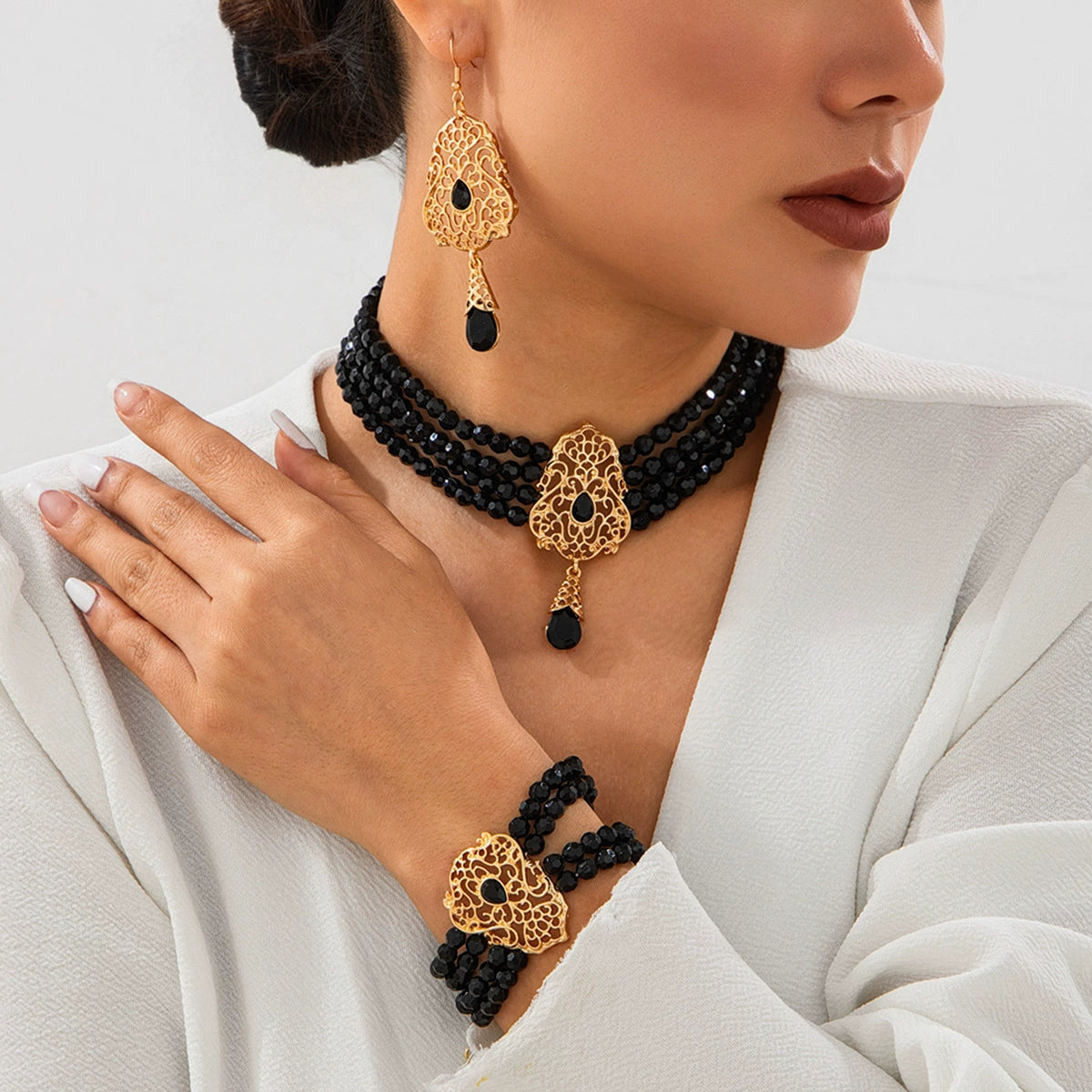 Lou Pearl Floral Collar Necklace - Gold & Black (Style B) [0S7NB2T5]