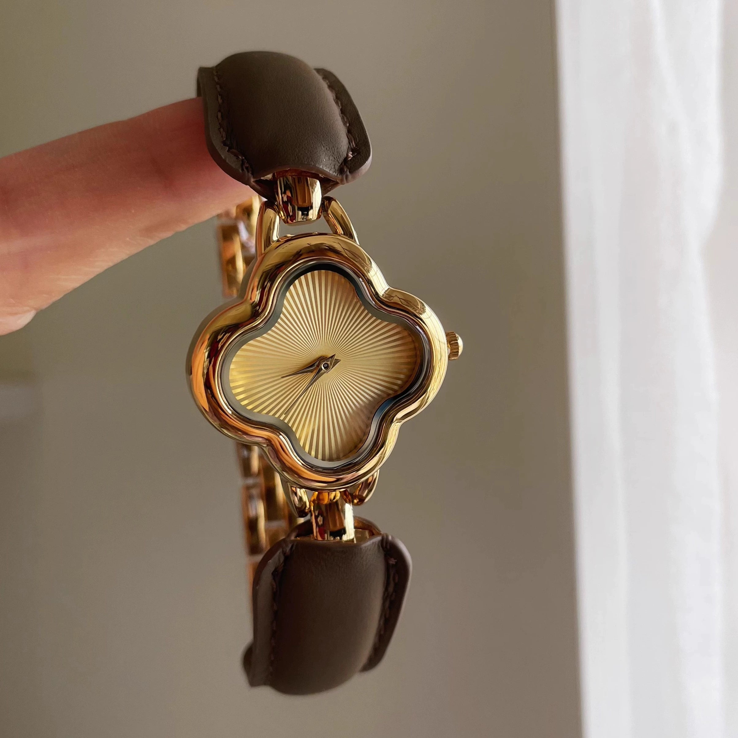 Karra Clover Bracelet Watch - Gray Gold [1H59HBYA]