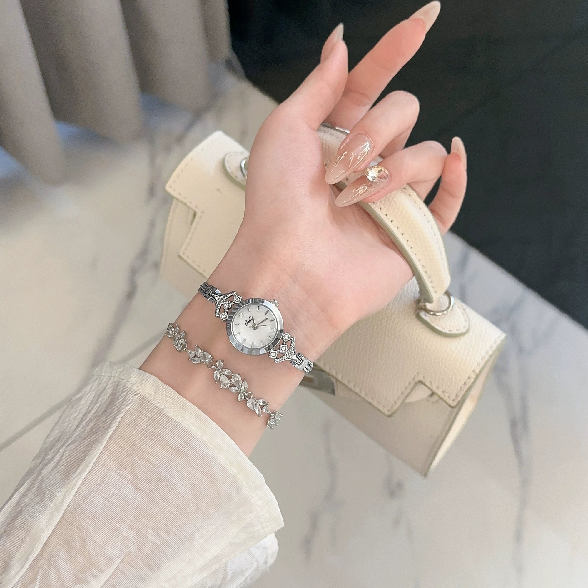 Alysia Exquisite Bracelet Watch - Simple White [3WMWQ8LD]
