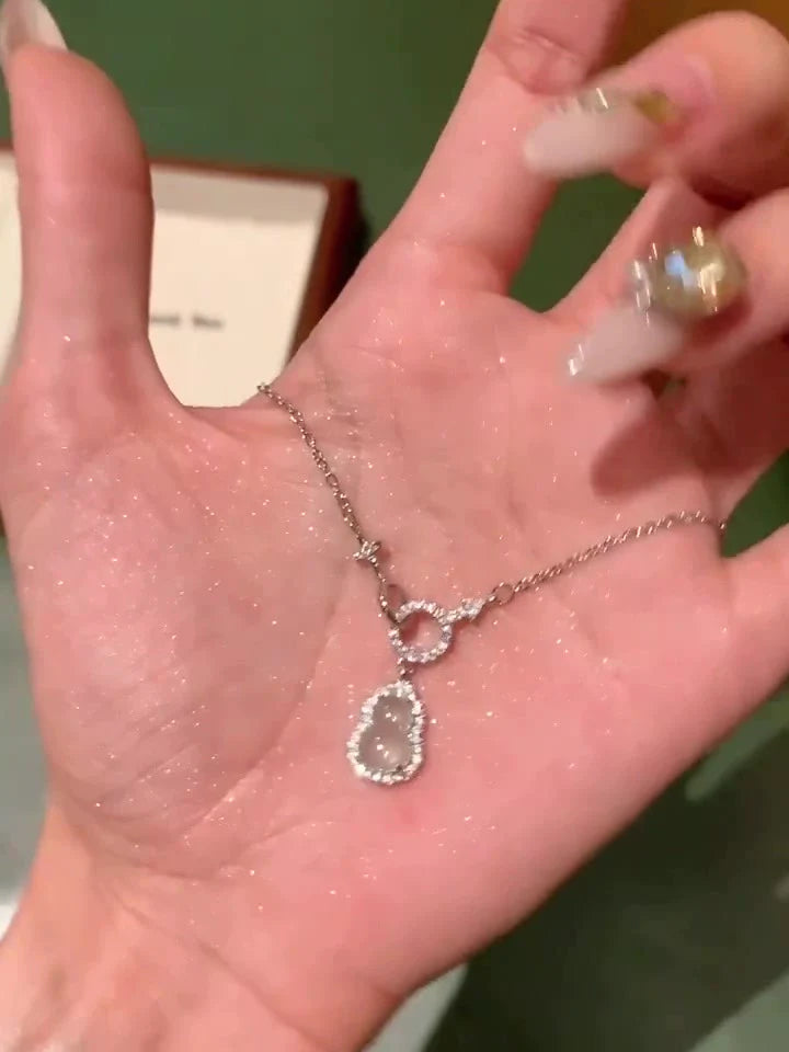 Kassidee Sparkling Gourd Necklace - Pure White Gourd Necklace