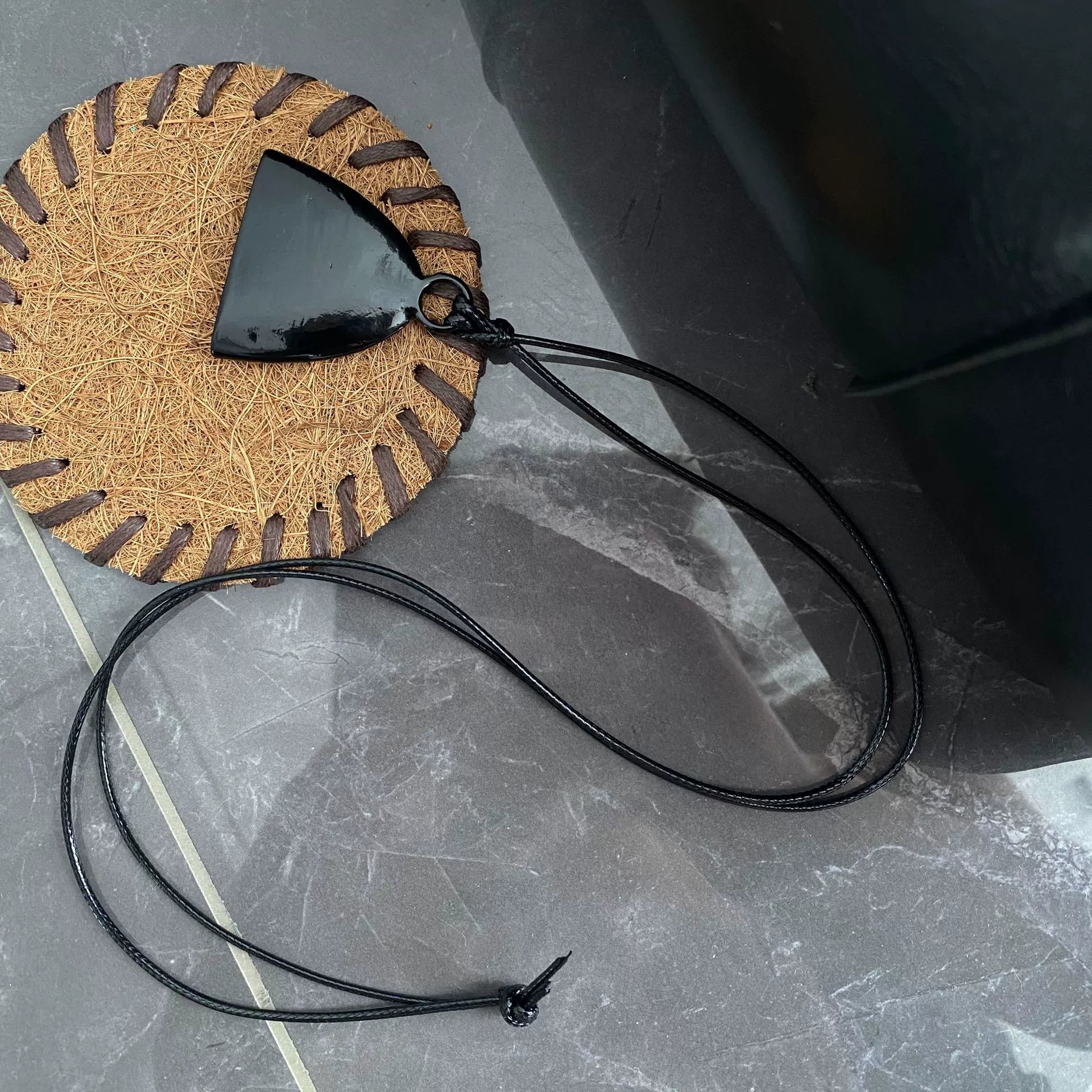 Jamiah Retro Triangle Necklace - Black [JYZBPPON]