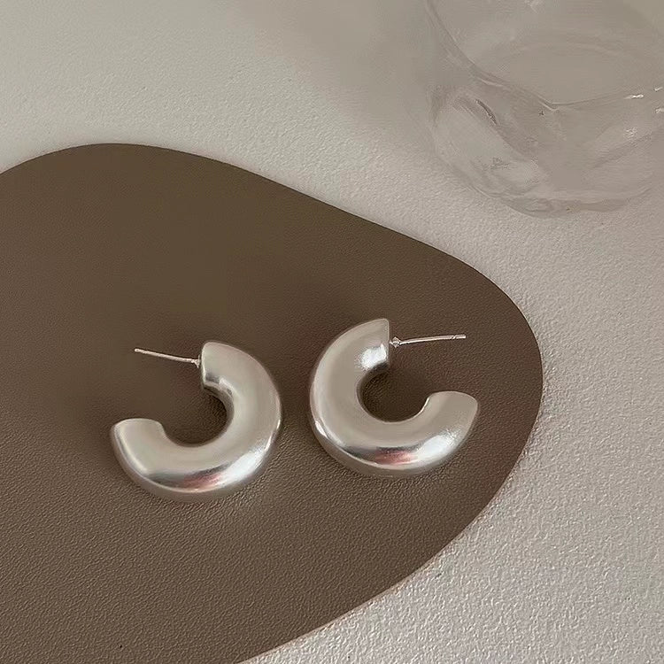 Amada Irregular Metal Earrings - Silver Chunky Hoop