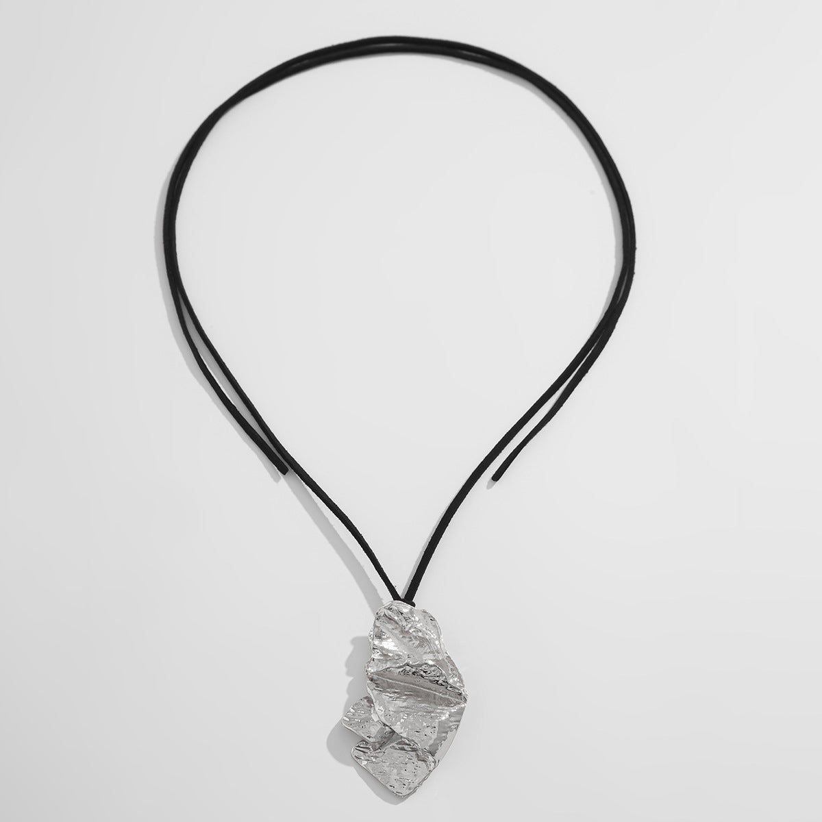 Astraea Velvet Pleated Pendant Necklace - Silver [9TW0EDM6]