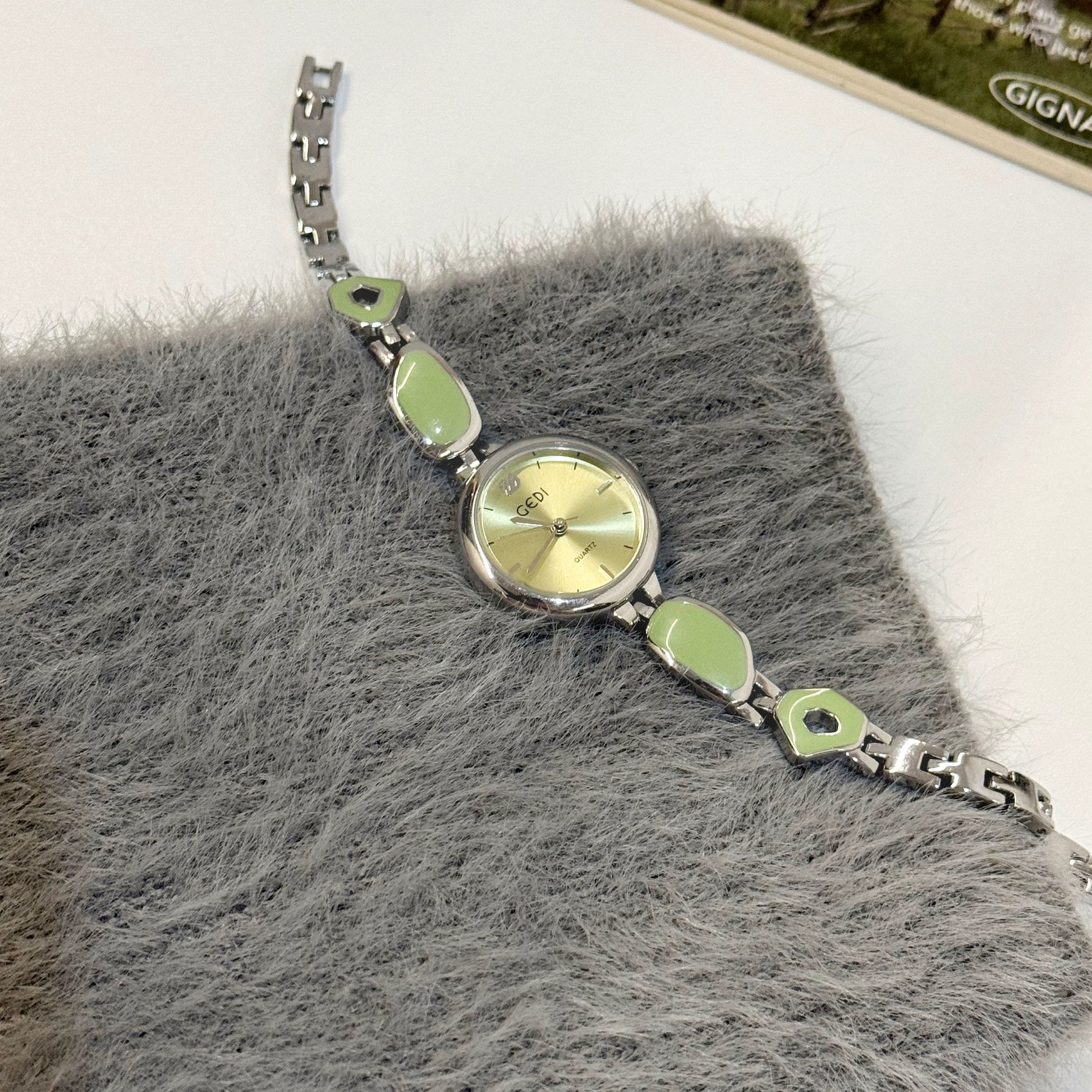 Madison Emerald Bracelet Watch - Swan Matcha Green [AXXGCQSF]
