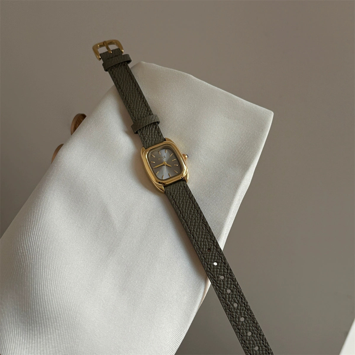 Sury Retro Oval Strap Watch - IEKE88294 Plump Case - Grey with Gold Frame [FFKFUTUF]