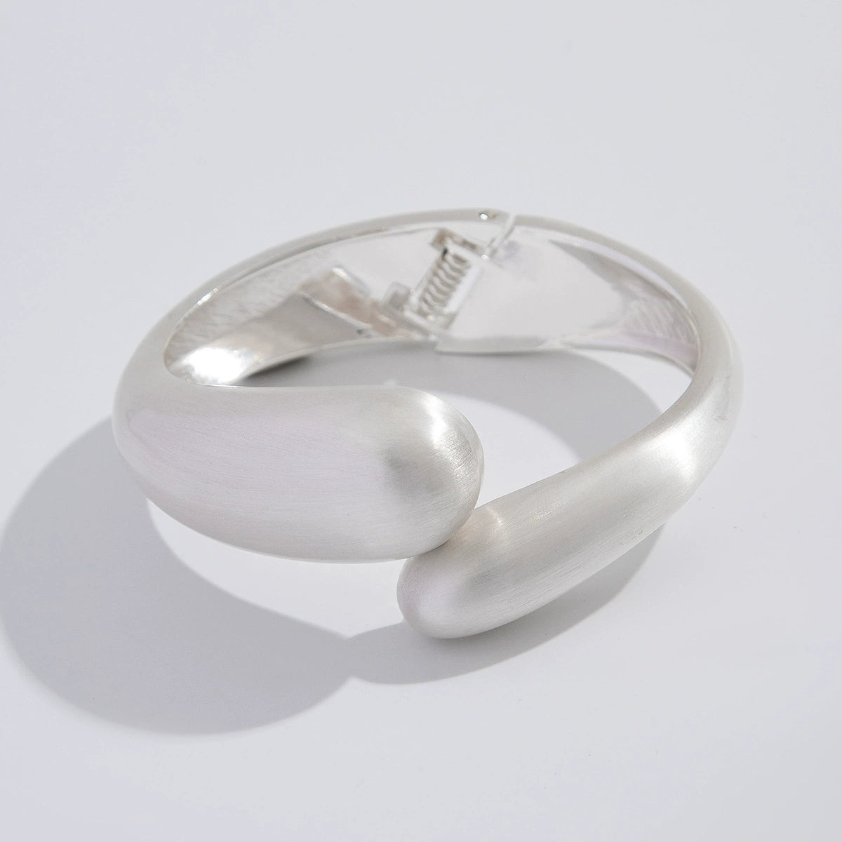 Ashtynn Modern Matte Jewelry - 02 Bracelet Brushed Silver [KQD37F3P]