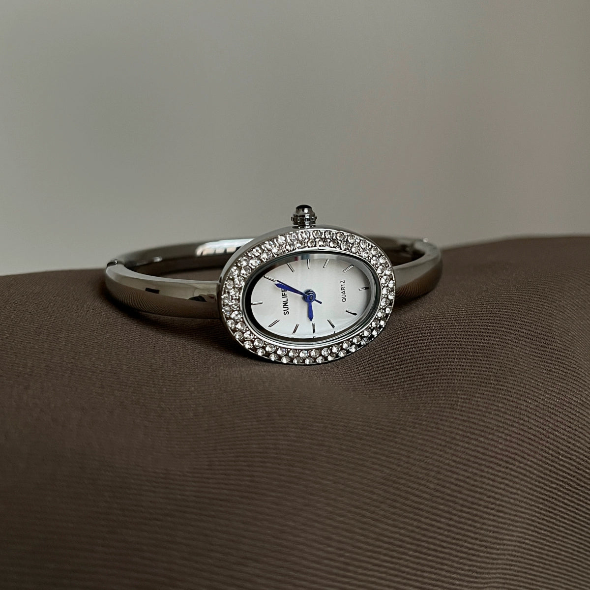 Scarleth Vintage Oval Watch - Silver Band White Dial (Diamond-Edge Bar Markers) [LHIM7ZJ9]
