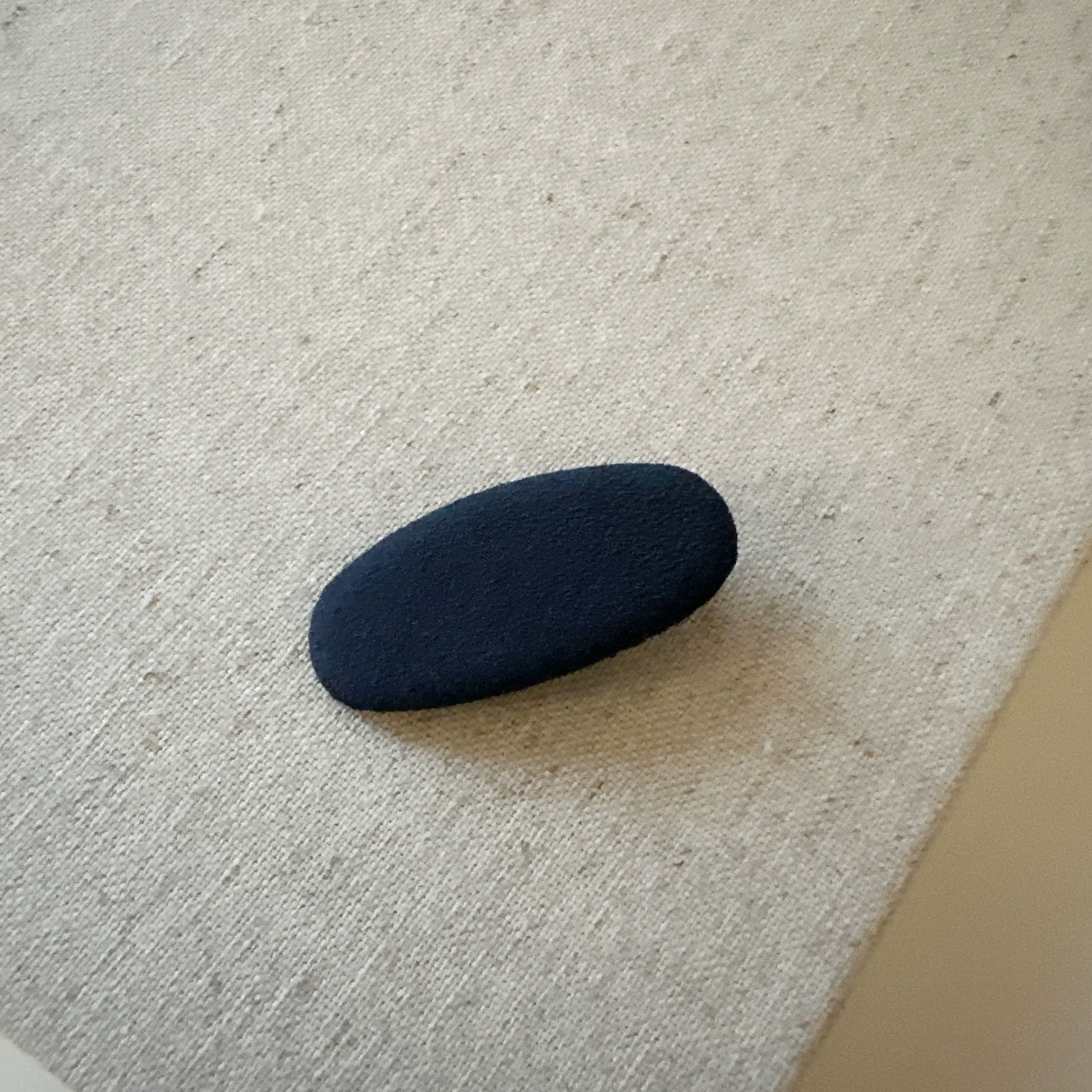 Annah Plaid Fabric Hair Clip - Solid Blue Oval (Single) [O3MUE237]