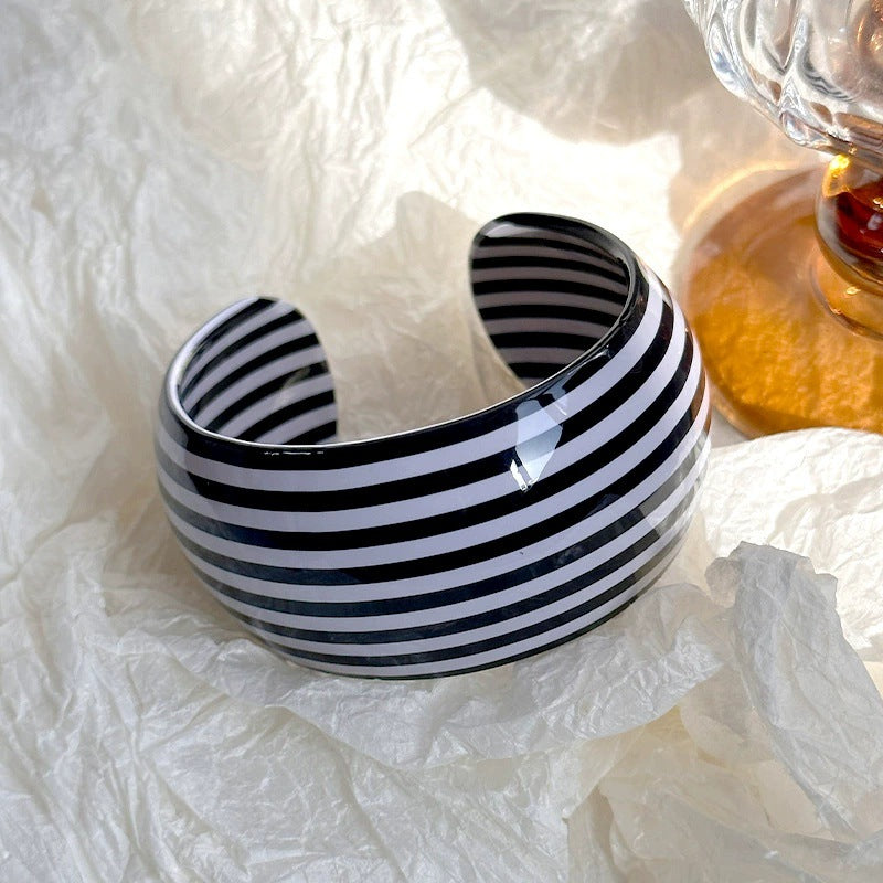 Naia Striped Resin Cuff - Cream Swirl [8BRS4DJA]