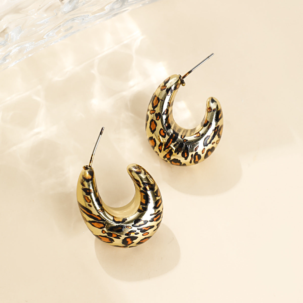 Kenslie Leopard C-Hoop Earrings - Classic Leopard Print [NVE95S9M]