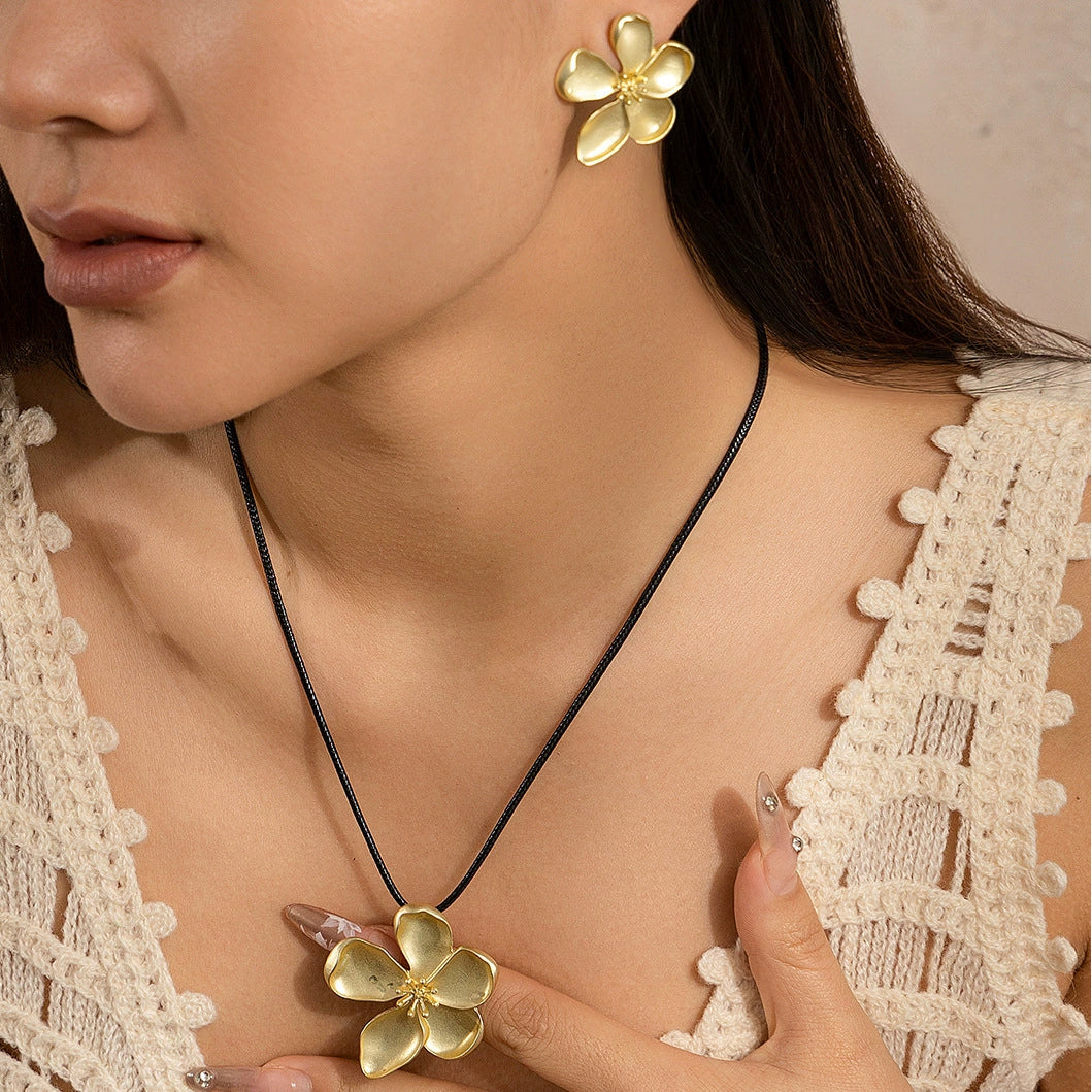 Adrianne Sculpted Bloom Jewelry - Matte Bronze 5021 (Necklace & Stud Earring Set) [KHTFES9B]