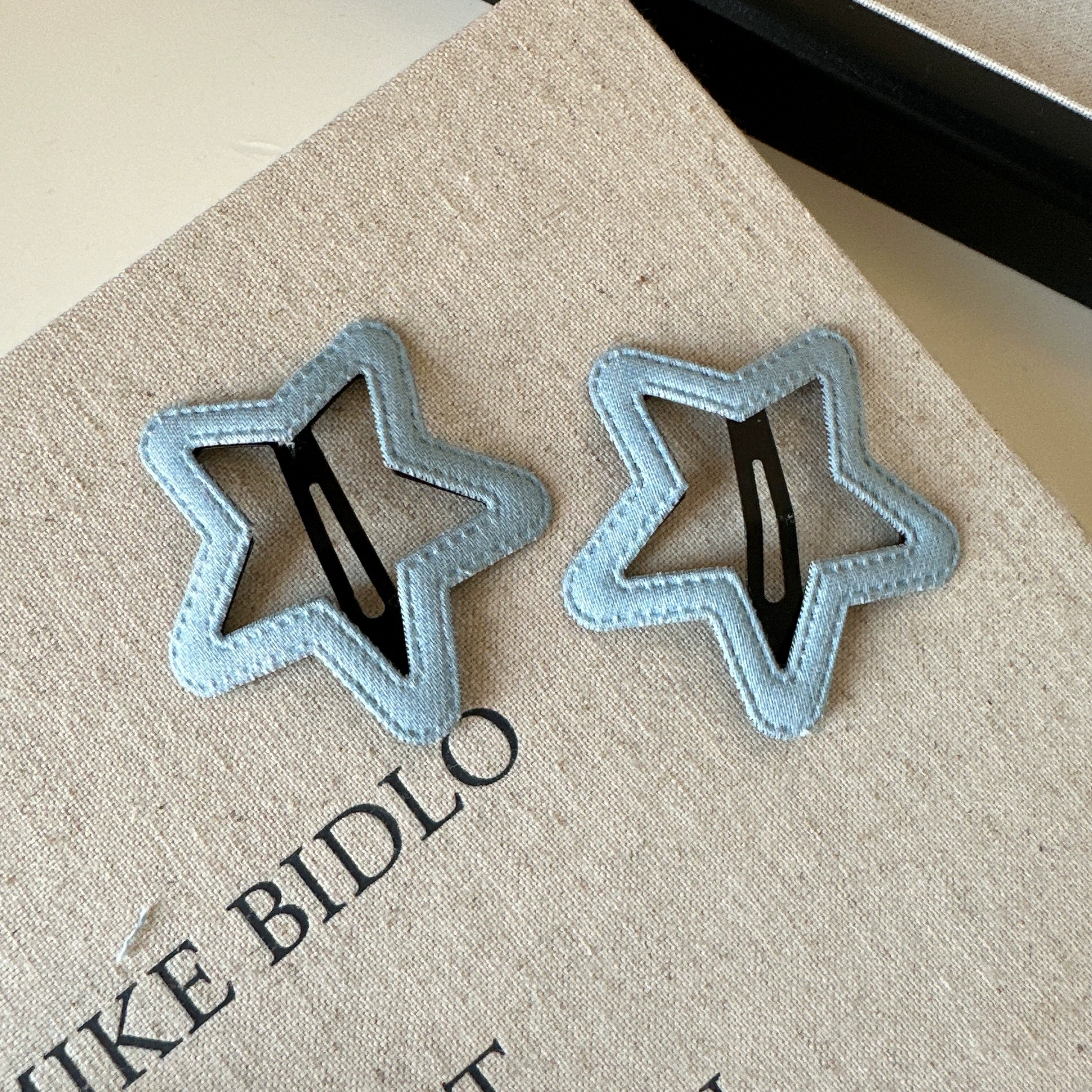 Ruqayyah Denim Shaped Hair Clips - Light Wash Star (Pair) [14RIJXCJ]