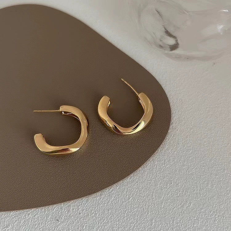 Amada Irregular Metal Earrings - Gold Wave (Silver Pin)