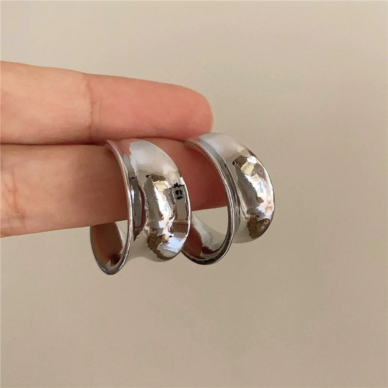 Taniyah Elegant C-Curve Earrings - Silver Tone with Silver Post [6L5R4OSK]