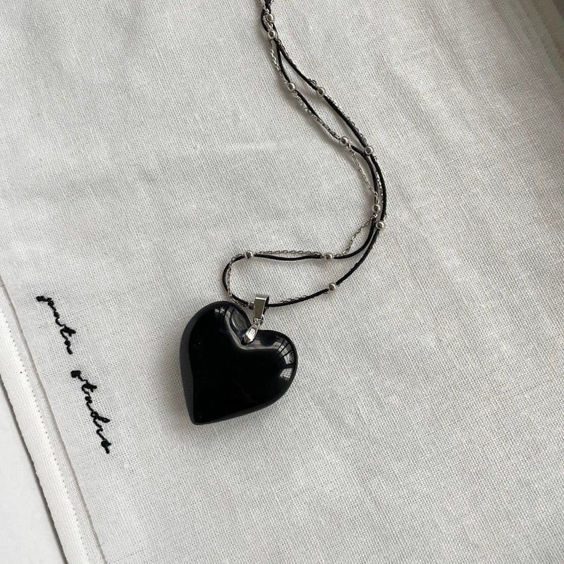 Aasiyah Jelly Heart Necklace - Black Heart with Beaded Rope Chain [4CO8WM87]