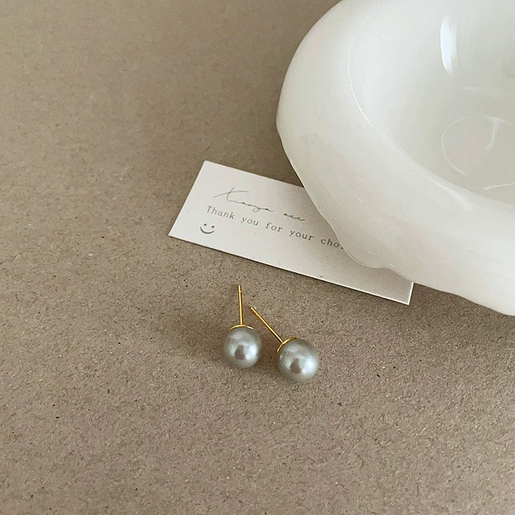 Belky Shimmer Pearl Studs - 8mm Light Gray