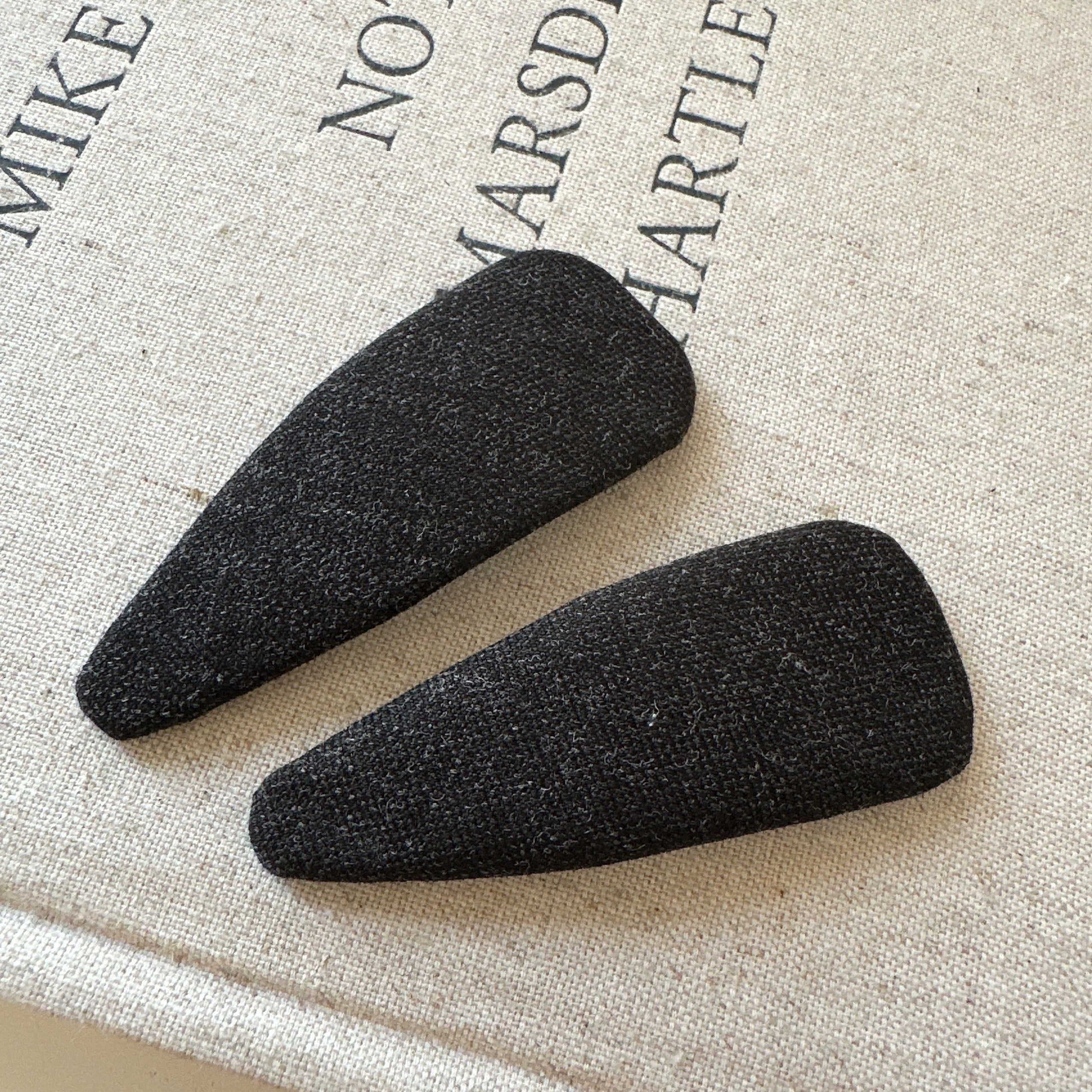Yelitza Minimalist Fabric Hair Clip - Black Triangle (Pair) [4VU4020O]