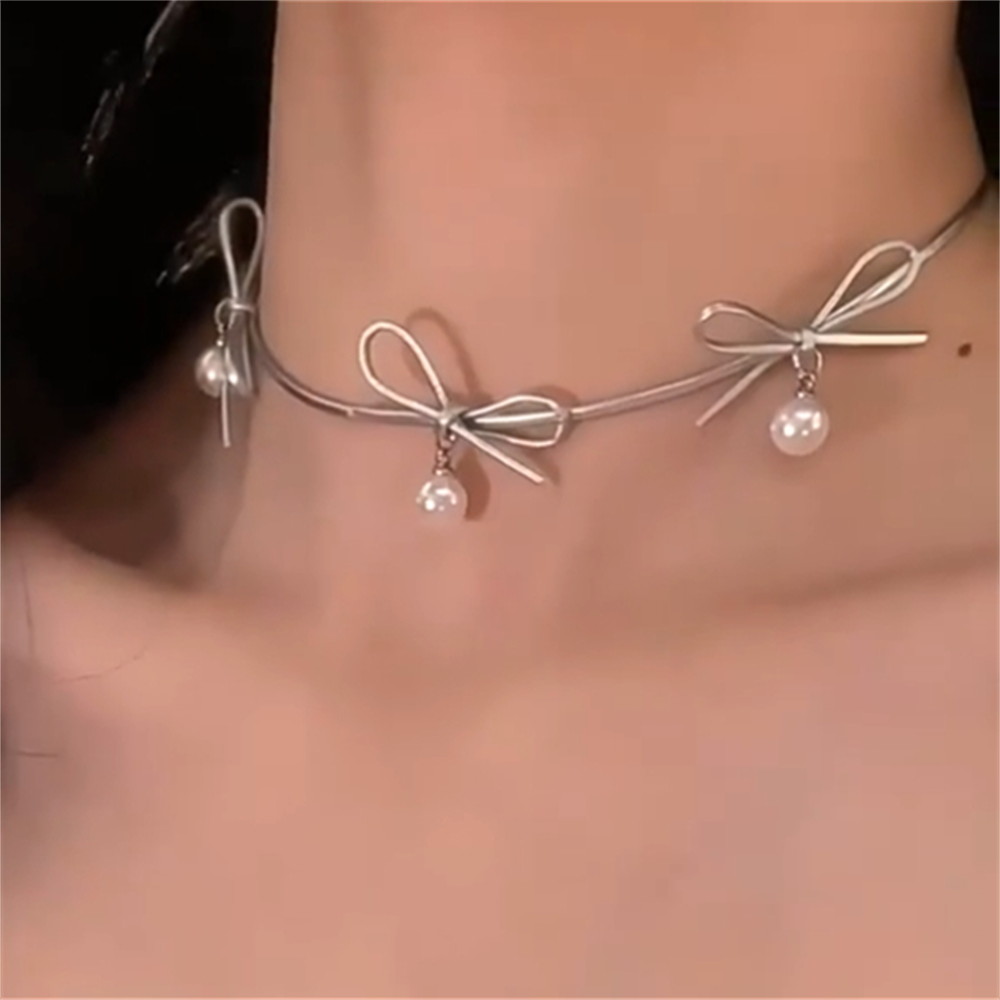 Darianna Pearl Bow Necklace - Silver Single Layer